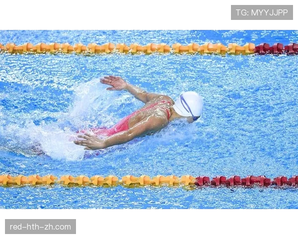 余依婷训练完直接啃鸡腿？这自律和放纵切换也太丝滑了