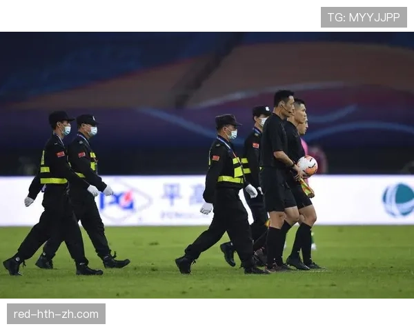 拉拽球衣犯规的判罚标准到底有多严格？裁判尺度全解析